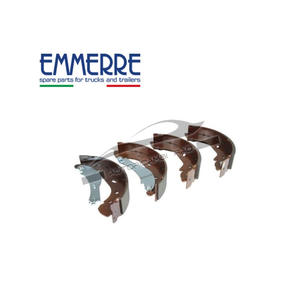 Kit ganasce freni NISSAN Cabstar E 120.35-125.45-90.32 TERRANO II 2.4 Kit ganasce freni NISSAN Cabstar E 120.35-125.45-90.32 TERRANO II 2.4
